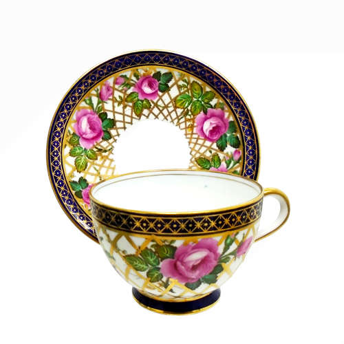 A stunning Aynsley cup saucer plate pattern A3154