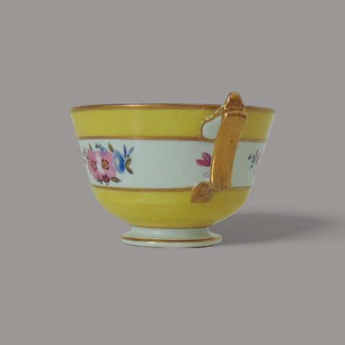 Flight Barr & Barr Yellow Ground Tea Cup & Saucer
